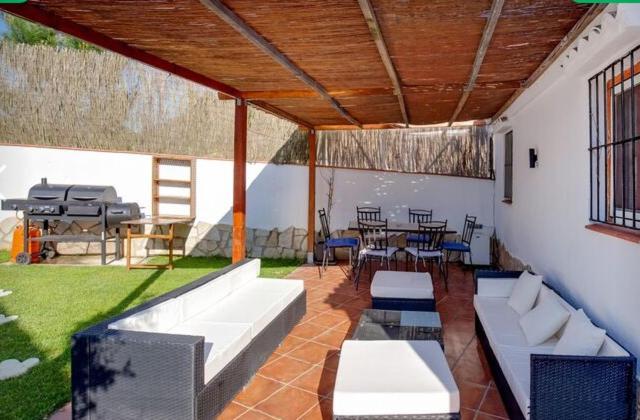 Detached Villa For 6 People In Lloret De Mar With Comunal Outdoor Swimming Pool Puigventos Luaran gambar